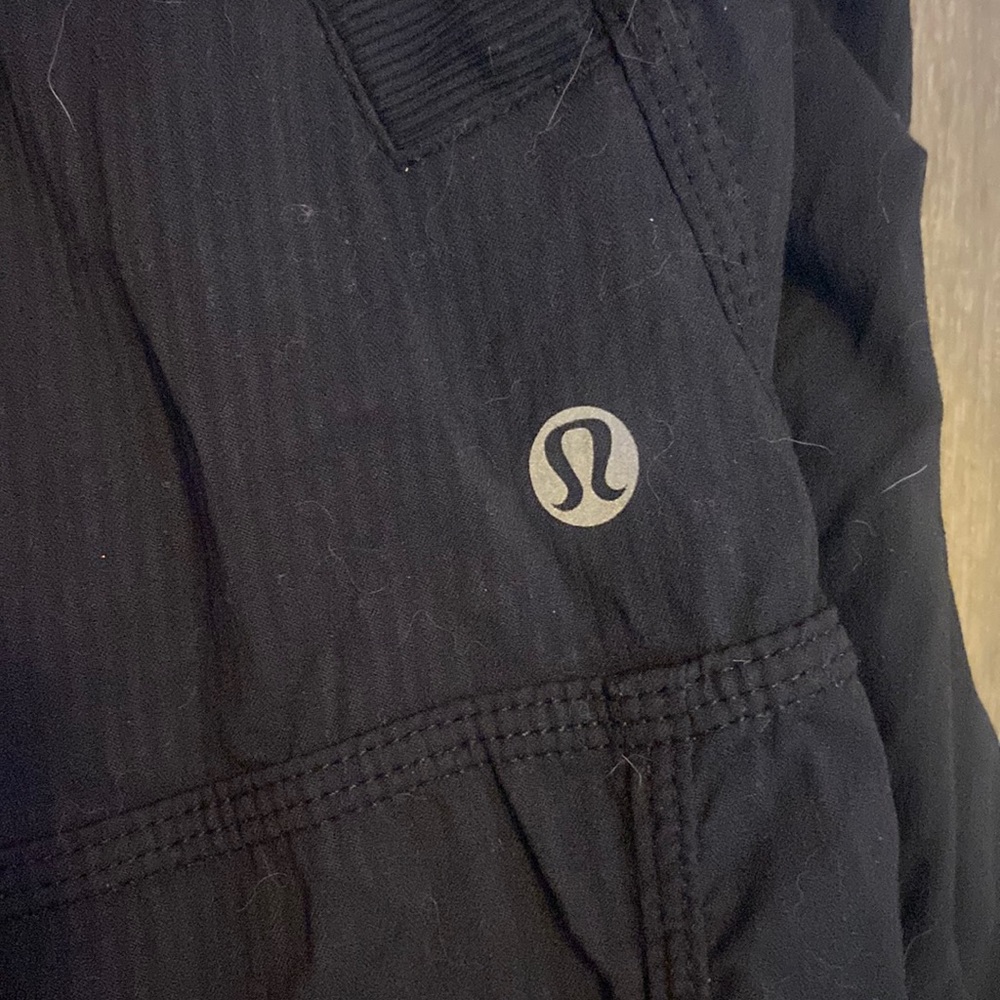 loose fit lululemon black pants.